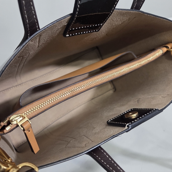 EXCELLENT TORY BURCH PERRY PATENT SMALL TRIPLE COMPARTMENT TOTE BAG - BLACK - Picture 7 of 11